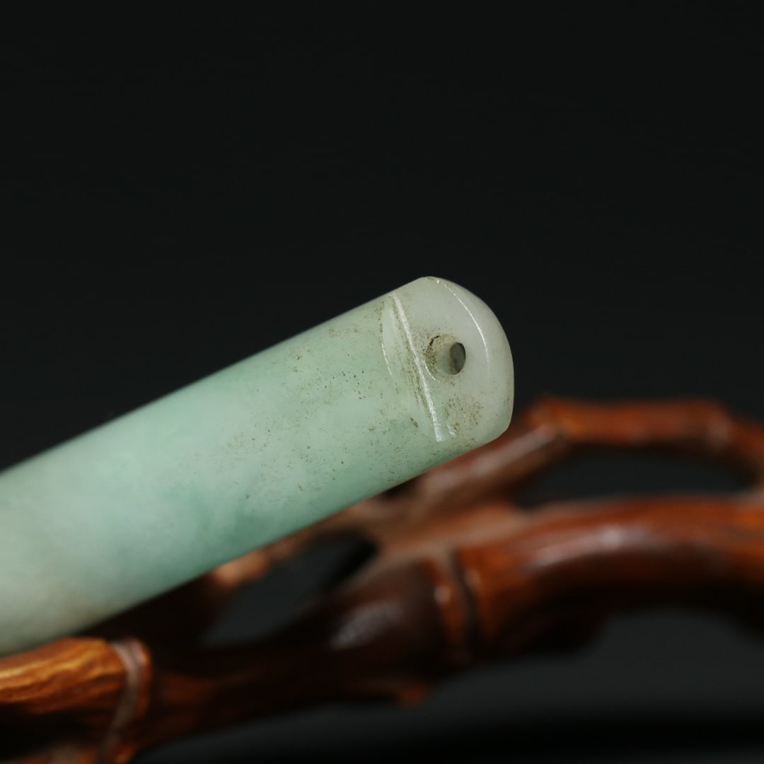 An Exquisite Jadeite Pendant - 8