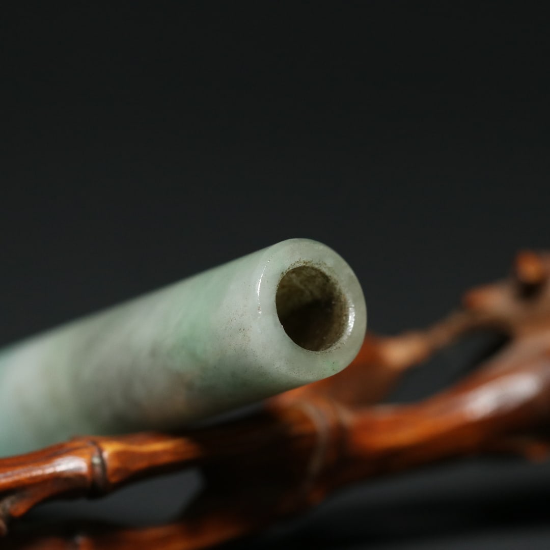An Exquisite Jadeite Pendant - 9