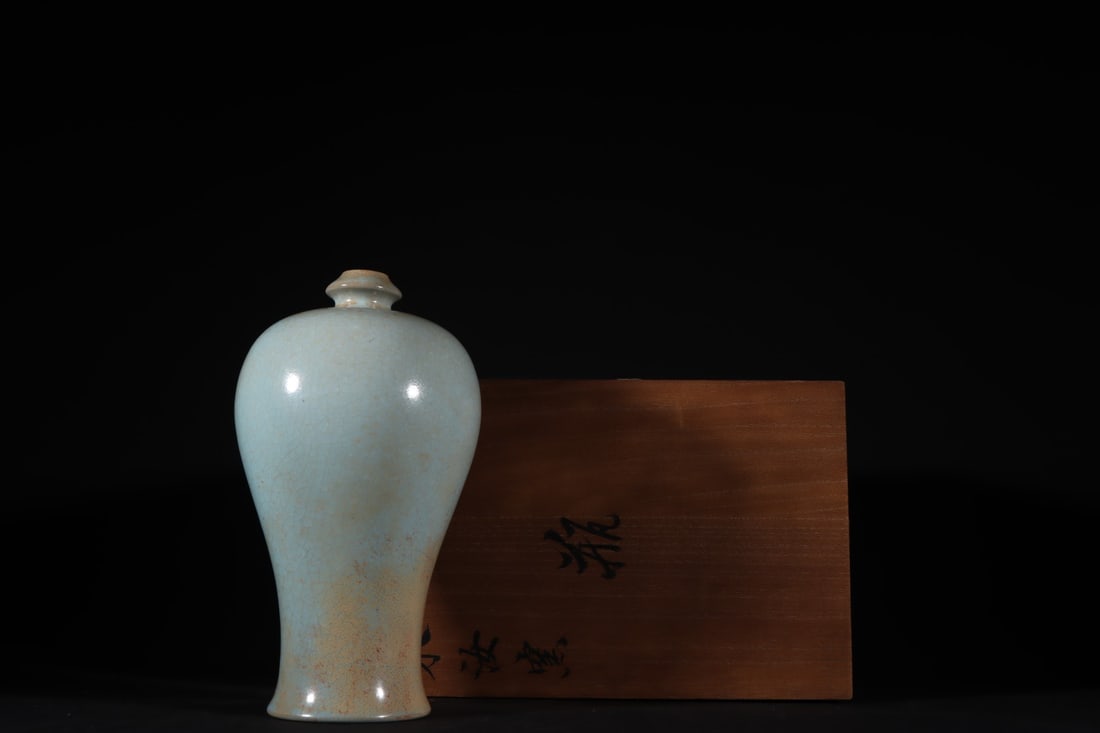 An Exquisite Ru yao Sky Blue Glazed Vase: An Exquisite Ru yao Sky Blue Glazed Vase,Song Dynasty,China,Size:8.7inx4.9in汝窑天青釉瓶,中国宋代,Size:22cmx12.5cm