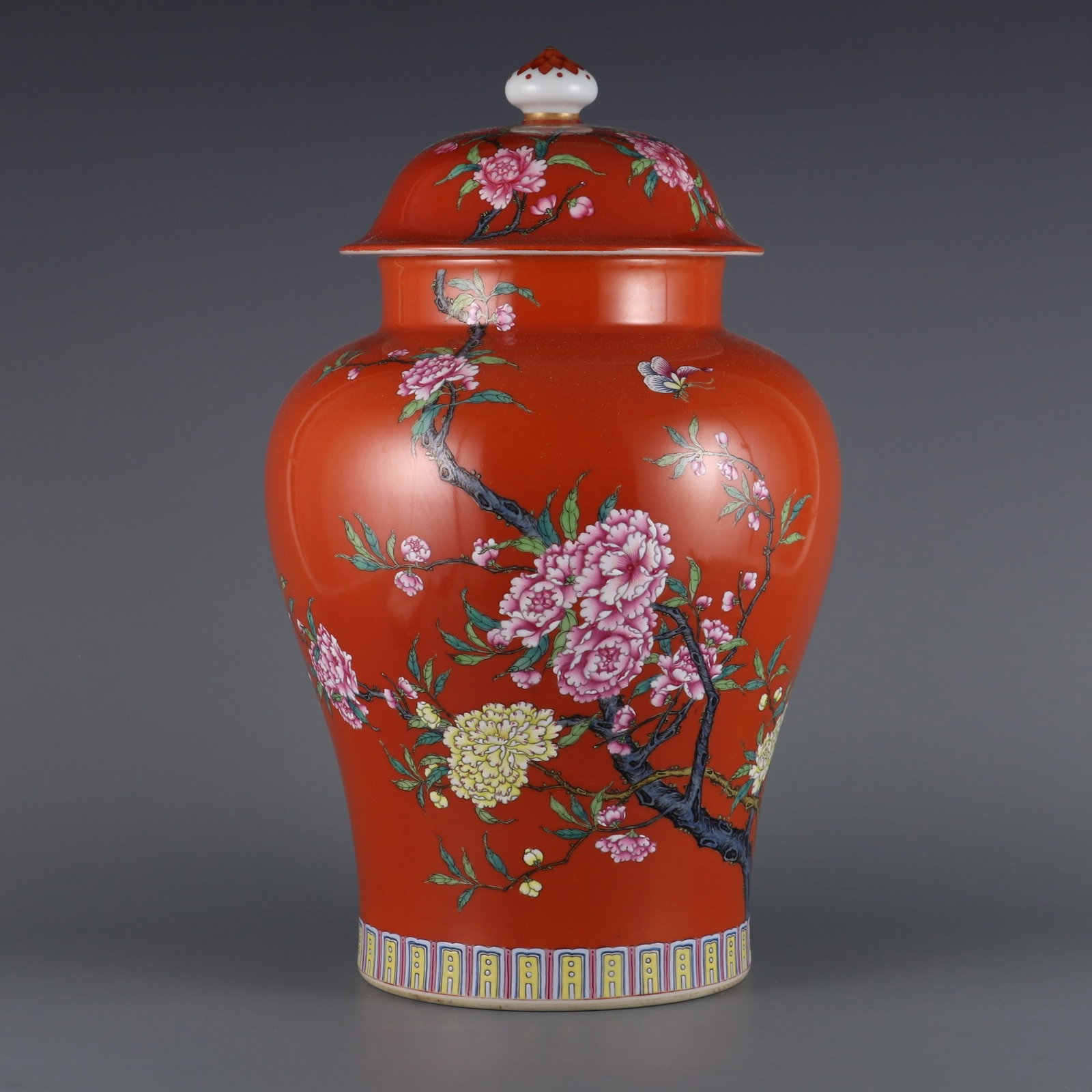 A Huge Red Ground Famille-Rose Peony Pattern Jar with Cover: A Huge Red Ground Famille-Rose Peony Pattern Jar with Cover,Qing Dynasty, China,Qianlong Six-character Mark,Size:15.9inx5.7in红地粉彩牡丹纹盖罐,&#
