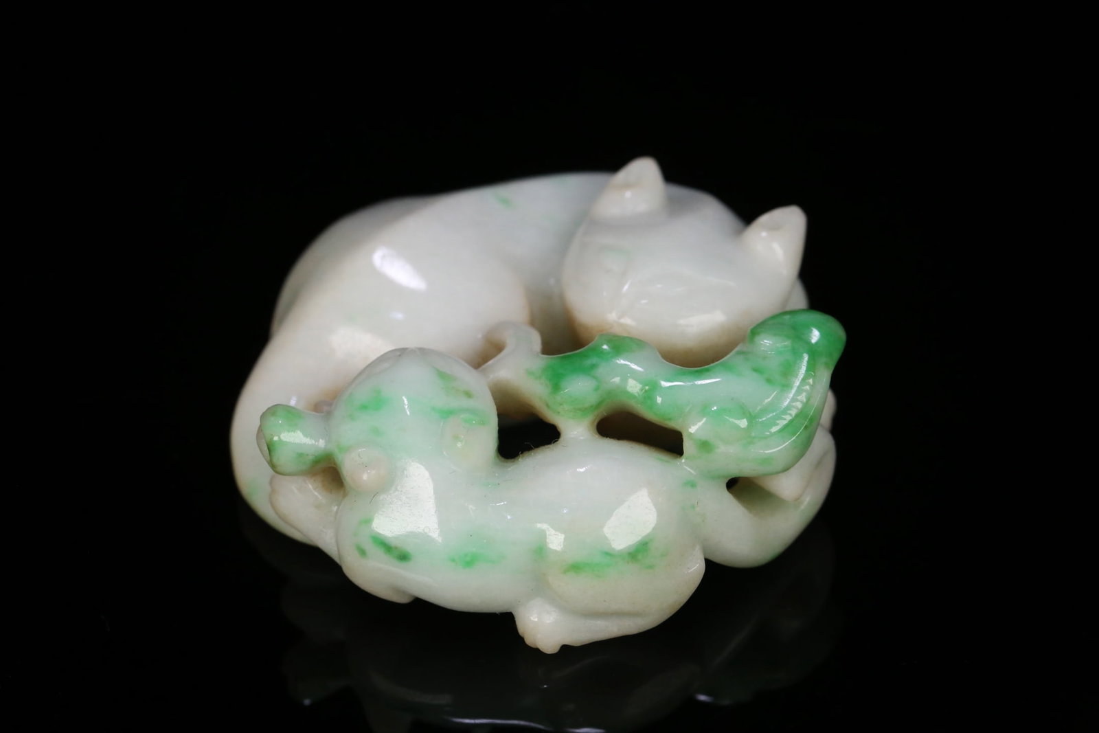 An Exquisite Jadeite Animal Hand Piece (1 of 10)