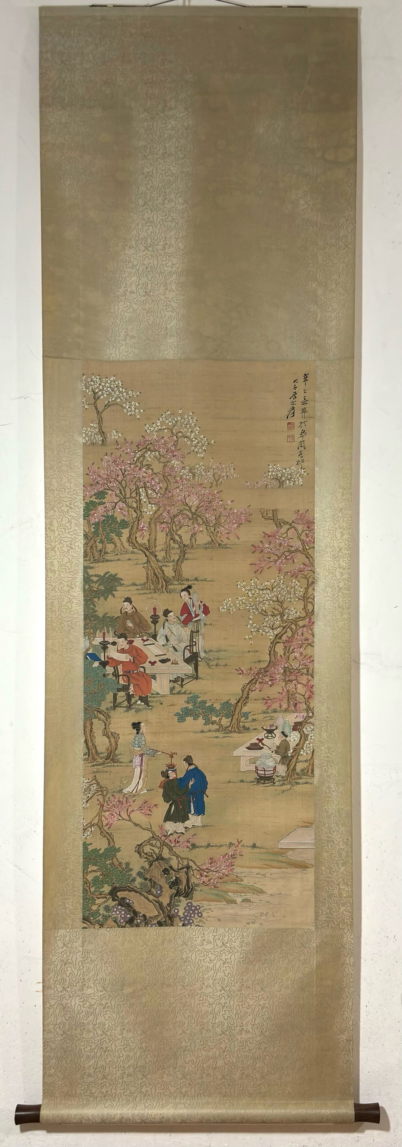 A Chinese Vertical Scroll Ink Painting of Character and Story on Silk,Zhang Daqian: A Chinese Vertical Scroll Ink Painting of Character and Story on Silk,Zhang Daqian,Size:(Without frame)43.1inx17.7in一幅中国水墨绢本人物