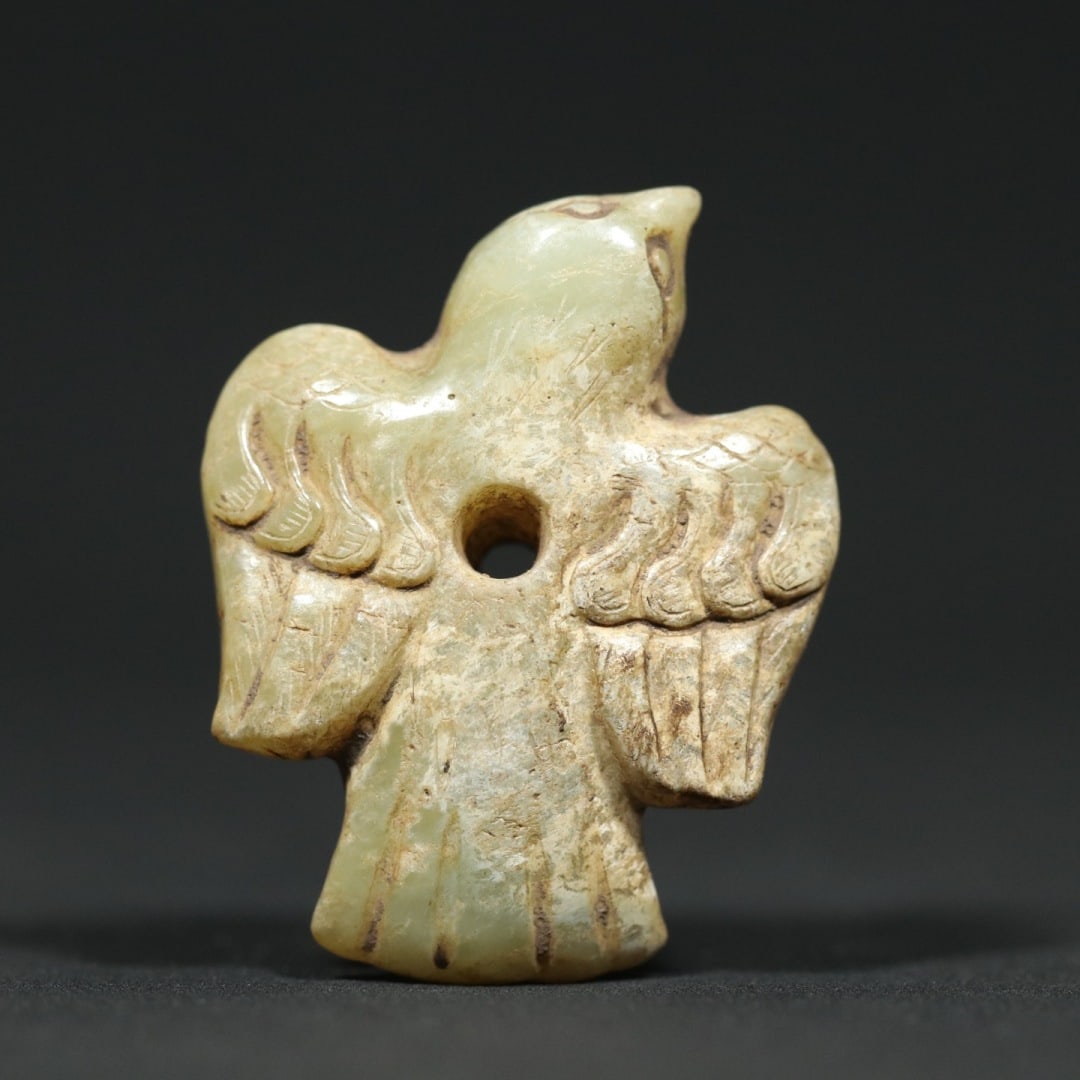 An Exquisite White Jade Bird Pendant: An Exquisite White Jade Bird Pendant,Han Dynasty,China,Size:1.7inx1.3inx0.6in,Weight:20.9g白玉鸟挂件,中国汉代,Size:4.3cmx3.4cmx1.4cm,Weight:20.9g
