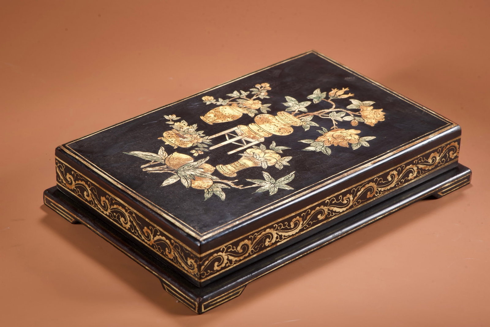 An Exquisite Wooden Painted Gold Lacquerware Bogu and Flower Pattern Box with Cover: An Exquisite Wooden Painted Gold Lacquerware Bogu and Flower Pattern Box with Cover,Qing Dynasty,China,Qianlong Four-character