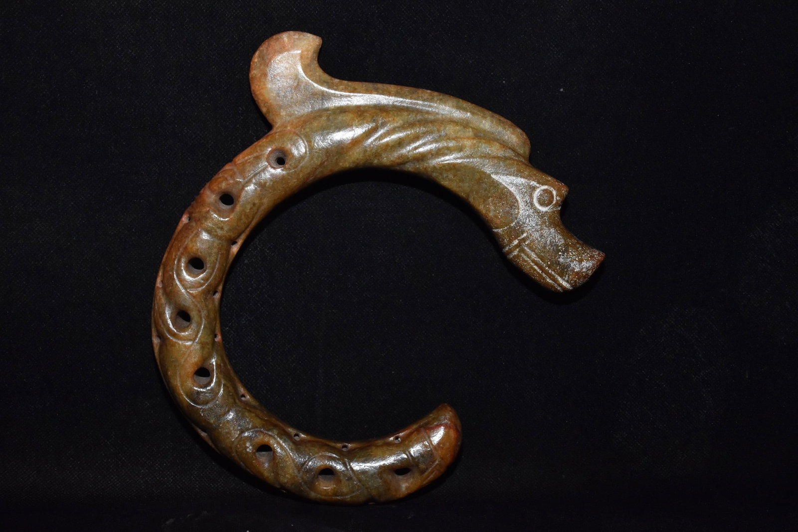 An Exquisite Hemo Jade Pig-Dragon Pendant: An Exquisite Hemo Jade Pig-Dragon Pendant,Hongshan Culture,Size:8.3inx8.3in,Weight:810g河磨玉猪龙挂件,红山文化,Size:21cmx21cm,Weight:8