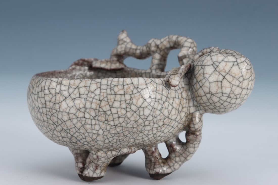 An Exquisite Guan yao White Glazed Peach-Shaped Tripod Brush Washer (1 of 8)