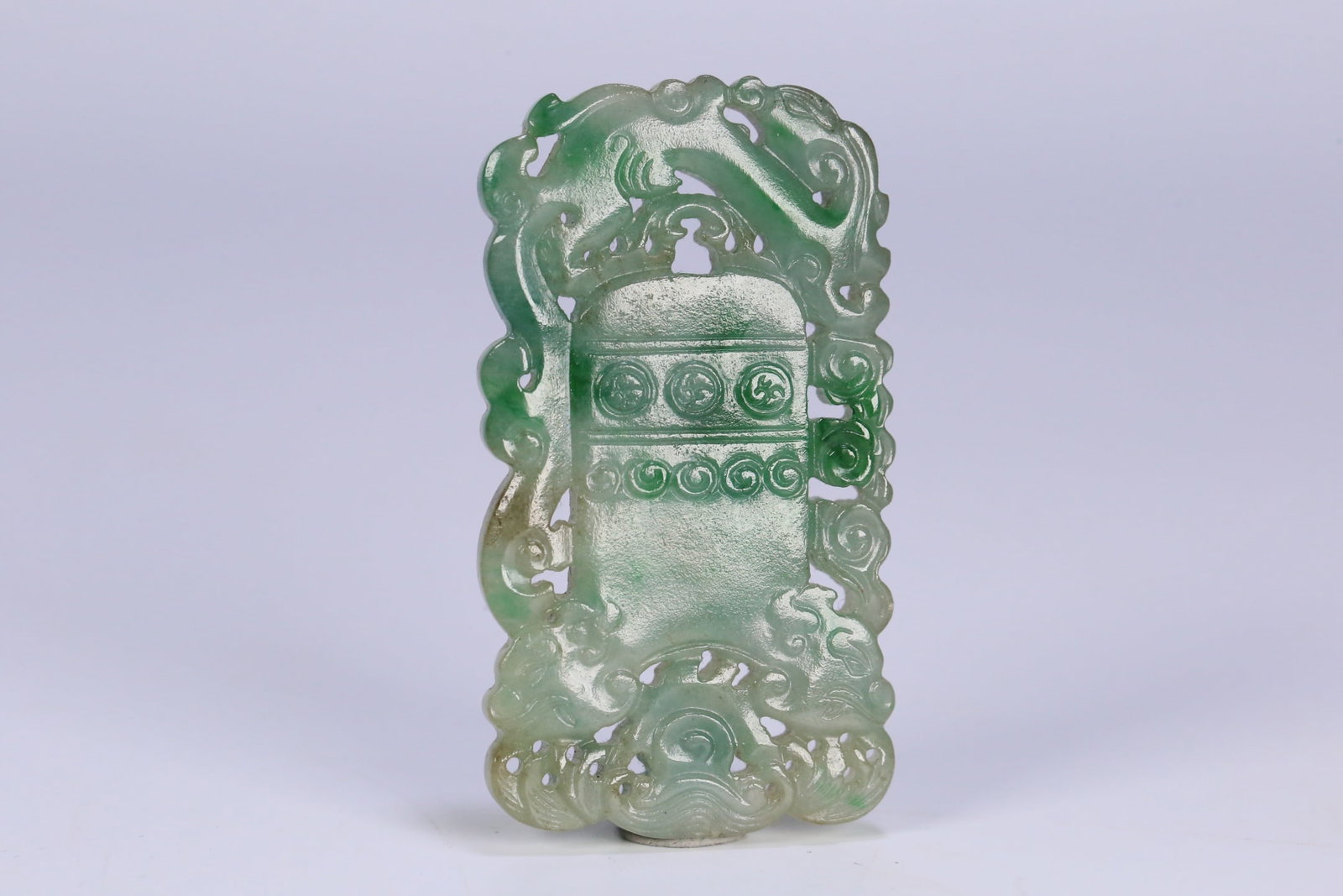 An Exquisite Jadeite Chi-Dragon Pattern Pendant: An Exquisite Jadeite Chi-Dragon Pattern Pendant,Qing Dynasty,China,Size:2.2inx1.2inx0.3in,Weight:24g翡翠螭龙纹挂件,中国清代,Size:5.5cm