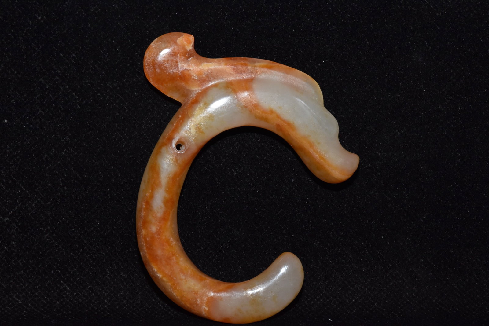 An Exquisite Hemo Jade Dragon Pendant: An Exquisite Hemo Jade Dragon Pendant,Hongshan Culture,Size:2.6inx2.4in,Weight:40g河磨玉龙挂件,红山文化,Size:6.5cmx6cm,Weight:40g