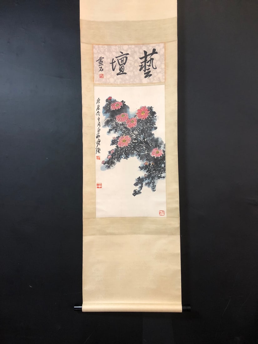 A Chinese Vertical Scroll Ink Painting of Flower on Paper,Qi Baishi: A Chinese Vertical Scroll Ink Painting of Flower on Paper,Qi Baishi,Size:14.1inx26.2in一幅中国水墨花卉画立轴,齐白石,