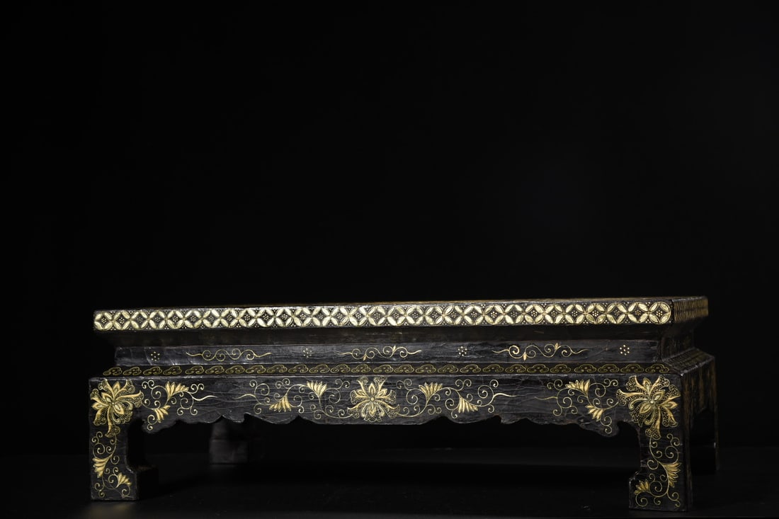 A Huge Wooden Lacquerware Painted Gold Lacquerware Seawater Auspicious Cloud and Dragon Pattern: A Huge Wooden Lacquerware Painted Gold Lacquerware Seawater Auspicious Cloud and Dragon Pattern Long Table,Qing Dynasty,China,Qianlong Six-character