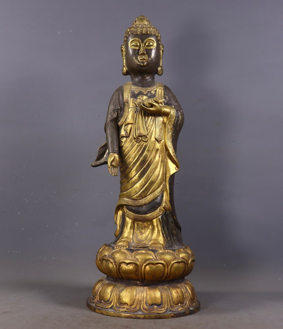 A Solemn Gilt Bronze Buddha Statue: A Solemn Gilt Bronze Buddha Statue,Qing Dynasty,China,Size:15.6inx5.9in,Weight:1677g铜鎏金佛像，中国清代，Size:39.5cmx15cm,Weight:1677
