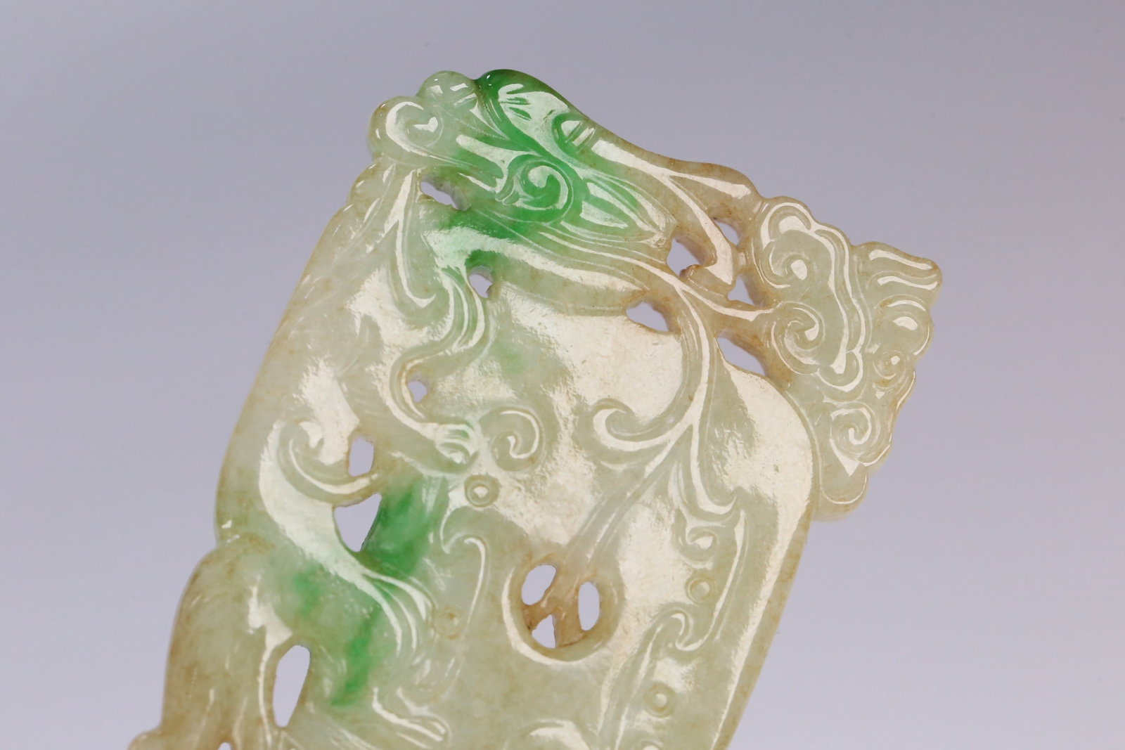 An Exquisite Jadeite Chi-Dragon Pattern Pendant - 6