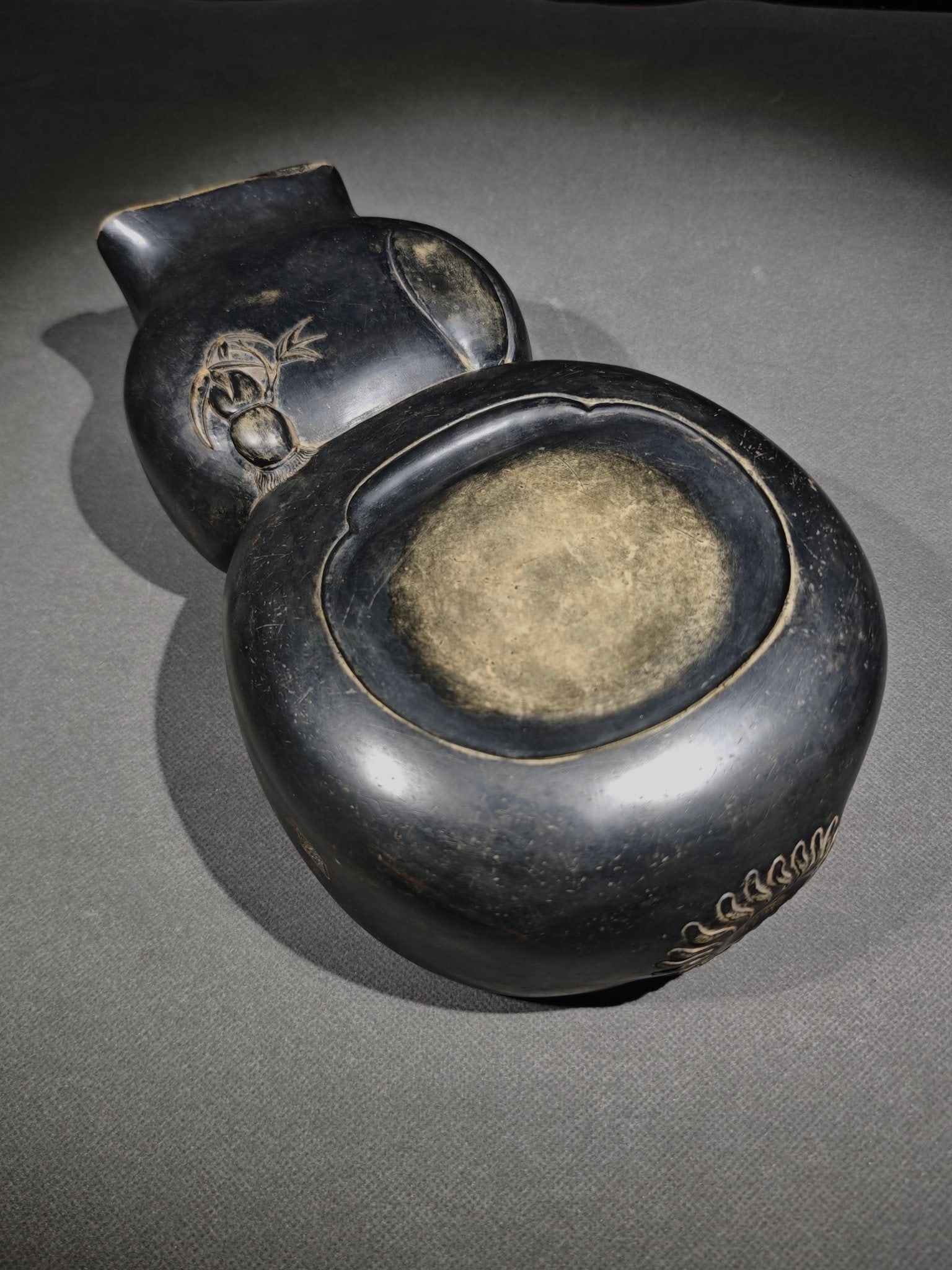 A Rare Gourd-Shaped Inkstone (1 of 9)