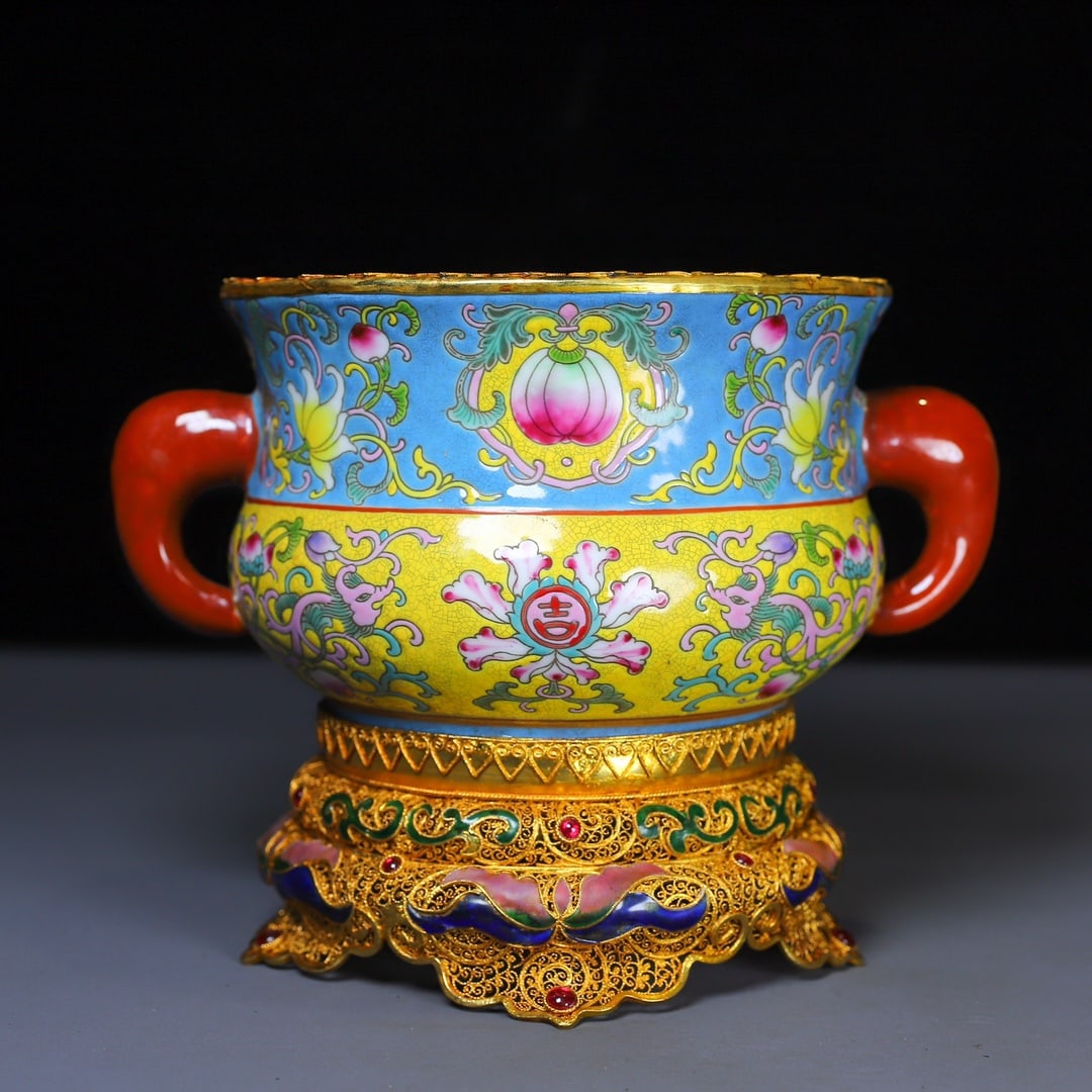 An Exquisite Filigree and Gilding Inlaid Famille-Rose Lotus and Dragon Pattern Double-Ears Basin: An Exquisite Filigree and Gilding Inlaid Famille-Rose Lotus and Dragon Pattern Double-Ears Basin,Qing Dynasty,China,Qianlong Six-character Mark,Size:5.9inx7.9in,Weight:1335g花丝鎏