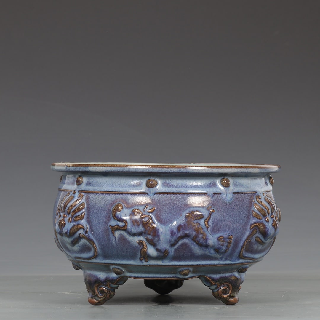 An Exquisite Jun yao Purple Glazed Auspicious Beast Pattern Tripod Brush Washer: An Exquisite Jun yao Purple Glazed Auspicious Beast Pattern Tripod Brush Washer,Song Dynasty,China,Size:5.2inx8.7in钧窑紫釉瑞兽纹三足笔ė