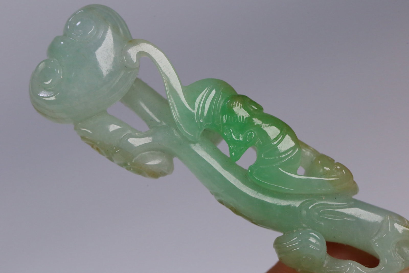 An Exquisite Jadeite Bats Pattern Ganoderma lucidum Ornament - 4