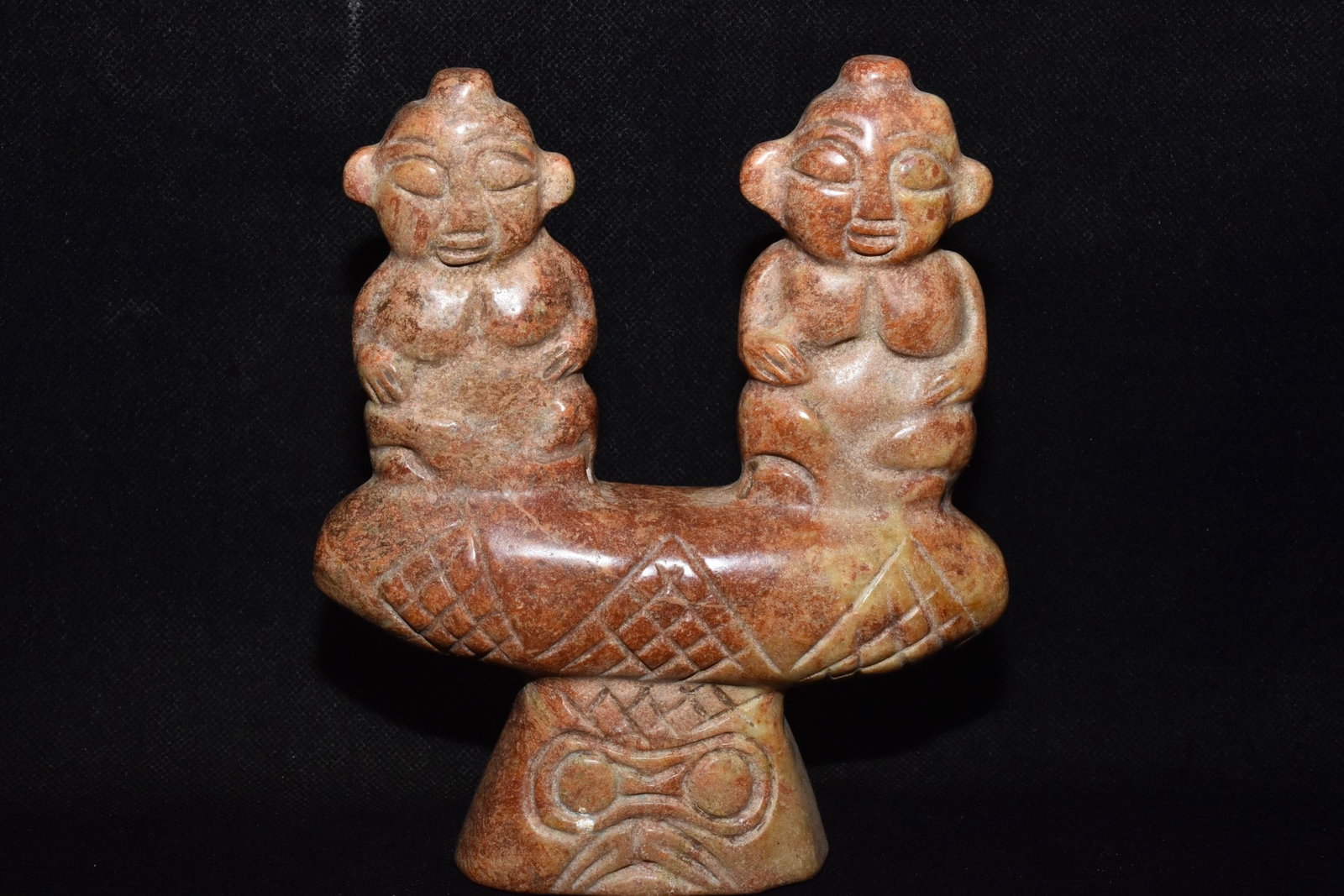 An Exquisite Hemo Jade Figure Ornament: An Exquisite Hemo Jade Figure Ornament,Hongshan Culture,Size:6.7inx5.5in,Weight:930g河磨玉人物摆件,红山文化,Size:17cmx14cm,Weight:930g