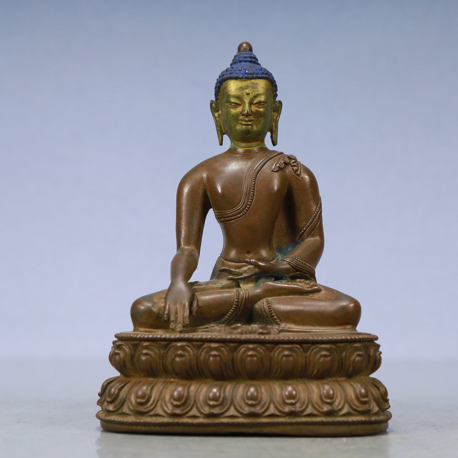 A Exquisite Coppery Statue of Sakyamuni: A Exquisite Coppery Statue of Sakyamuni Ming Dynasty, China Size:4.3inx3inx5.9in Weight:750g铜如来 中国明代 Size:11cmx7.5cmx15cm Weight:750g