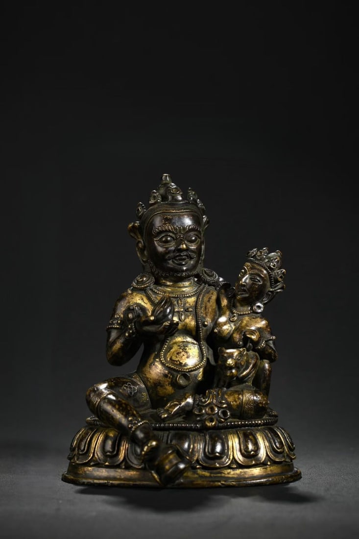 A Solemn Gilt Bronze Statue of Mammon: A Solemn Gilt Bronze Statue of Mammon,Qing Dynasty,China,Size:5.1inx3.9in铜鎏金财神像,中国清代,Size:13cmx10cm