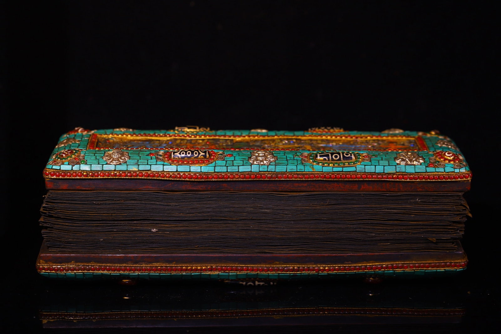 A Huge Wooden Inlaid Dzi Bead and Turquoise Ornament,With Scriptures: A Huge Wooden Inlaid Dzi Bead and Turquoise Ornament,With Scriptures,Qing Dynasty,China,Size:16.9inx5.9inx5.1in,Weight:4400g木胎镶天珠和绿松石