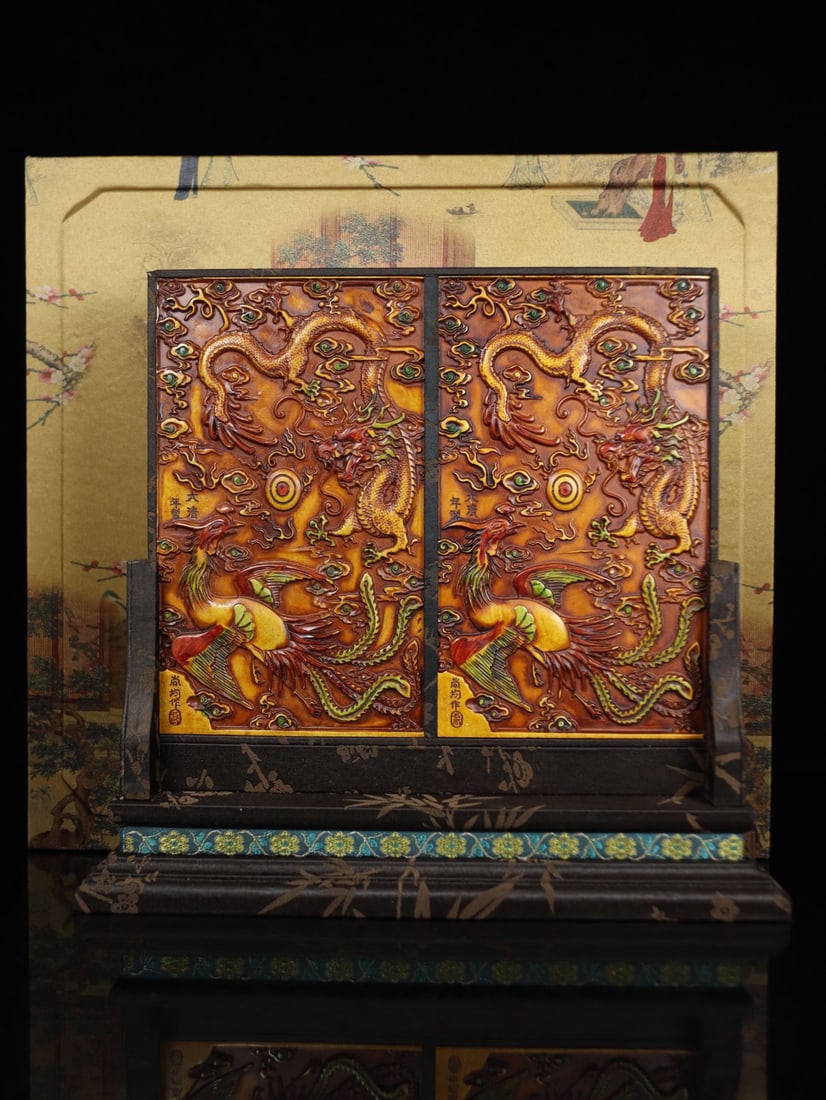An Exquisite Tianhuang Stone Dragon and Phoenix Pattern Table Screen: An Exquisite Tianhuang Stone Dragon and Phoenix Pattern Table Screen,Qing Dynasty, China,Shangjun Mark,Size:9.4inx10.2inx3.5in,Weight:1940g田黄石龙凤纹台ì