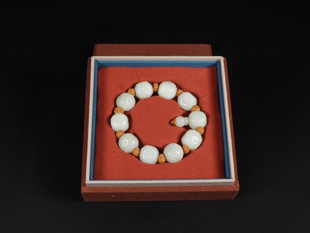 An Exquisite White Jade Flower Pattern Bracelets - 10