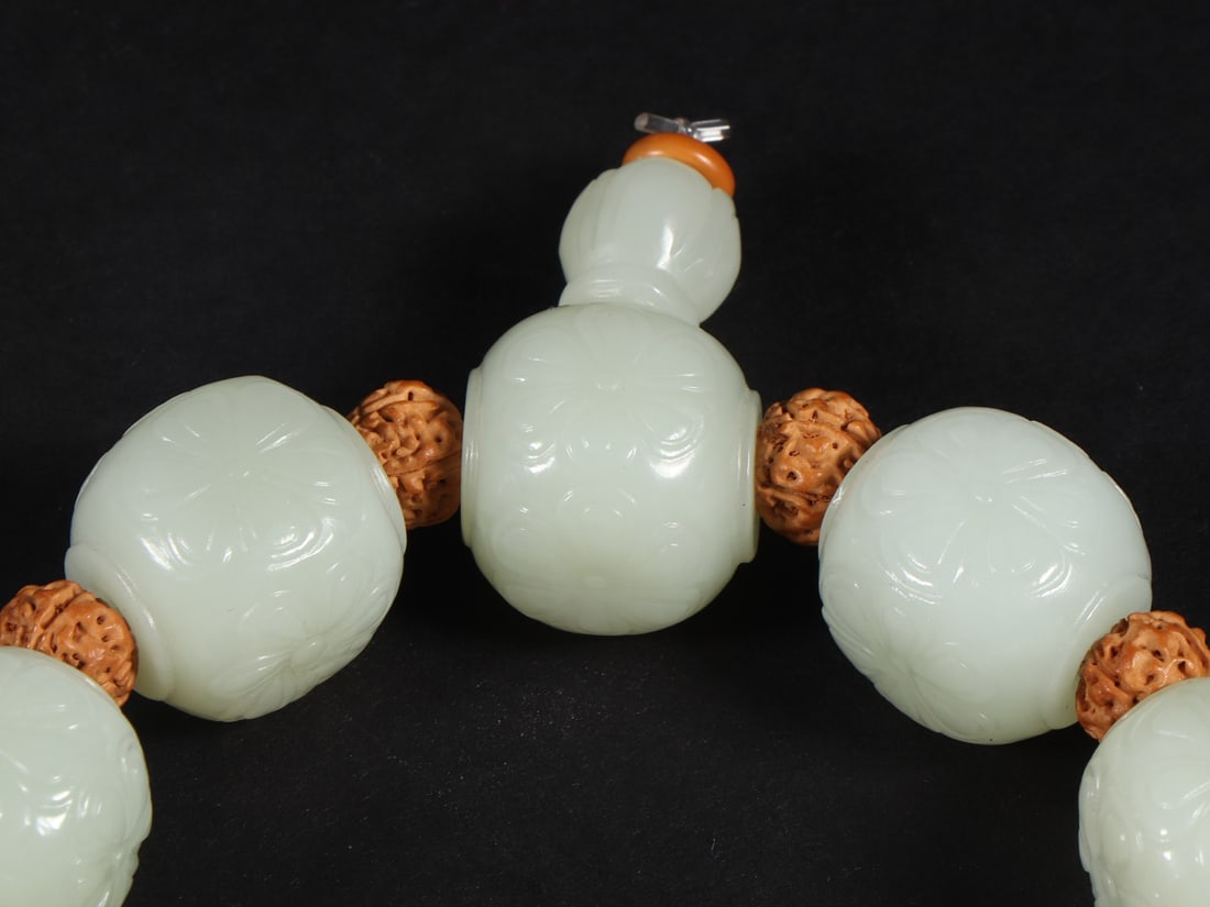 An Exquisite White Jade Flower Pattern Bracelets - 4