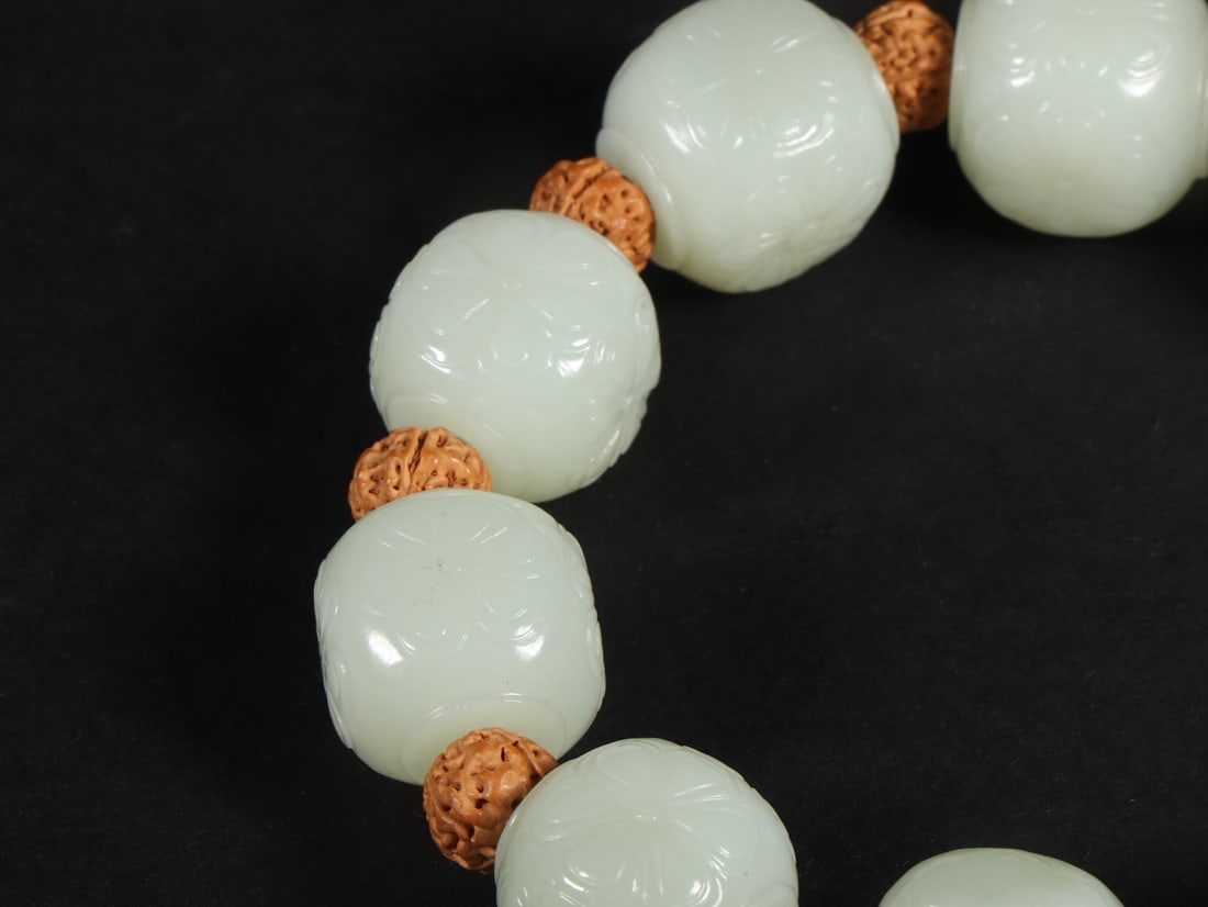 An Exquisite White Jade Flower Pattern Bracelets - 5