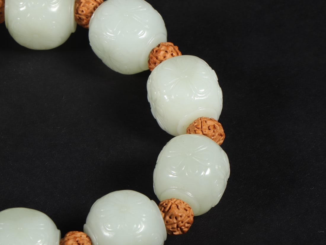 An Exquisite White Jade Flower Pattern Bracelets - 6