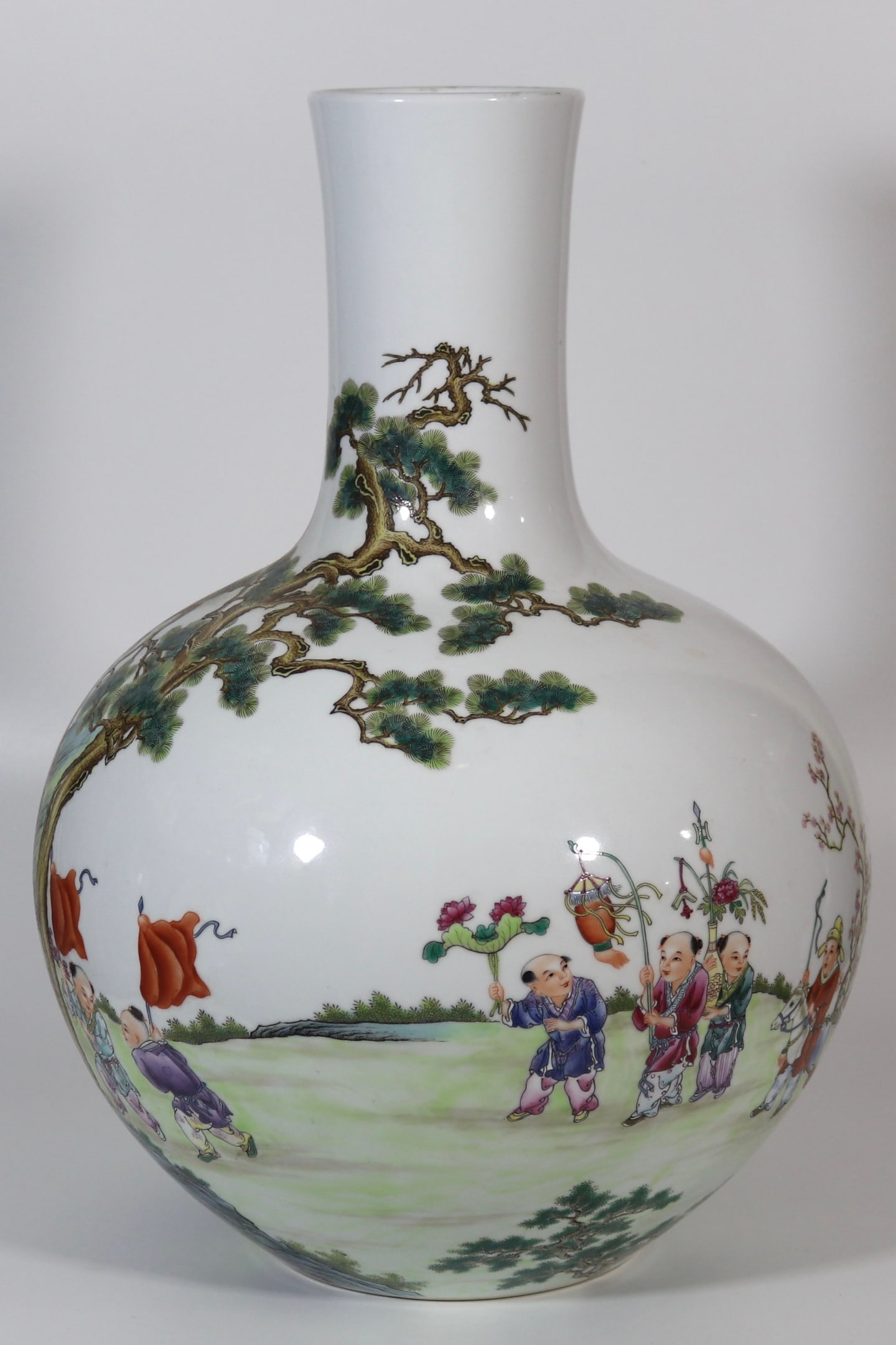 A Huge Famille-Rose Character and Story Pattern Vase: A Huge Famille-Rose Character and Story Pattern Vase,Qing Dynasty, China,Qianlong Six-character Mark,Size:21.5inx4.9in粉彩人物故事纹瓶,中国&