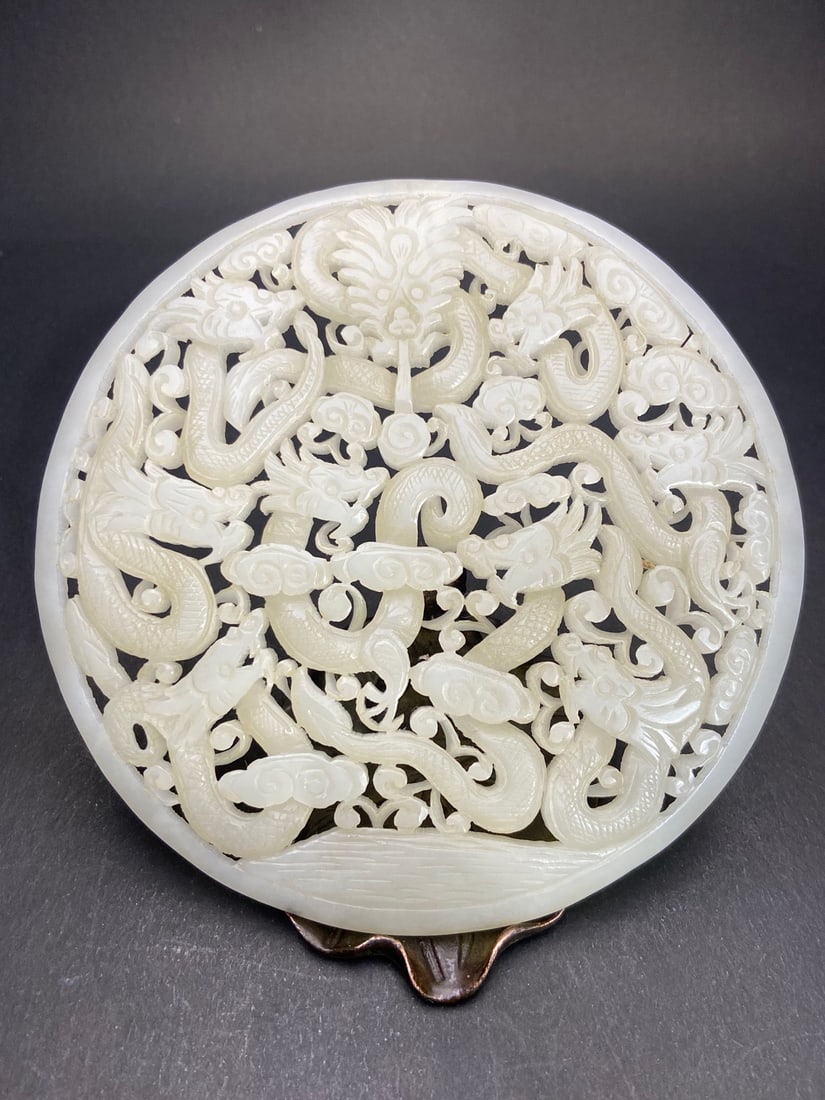 An Exquisite White Jade Hollow Auspicious Cloud and Dragon Pattern Ornament: An Exquisite White Jade Hollow Auspicious Cloud and Dragon Pattern Ornament,Qing Dynasty,China,Size:5.2inx0.3in,Weight:182g白玉镂空祥云龙纹摆Ê
