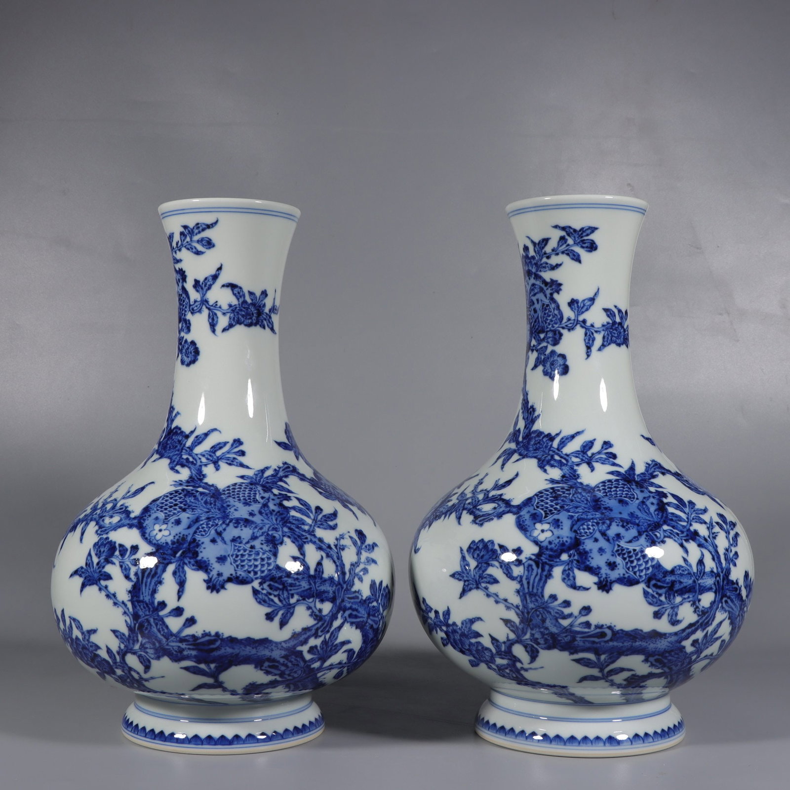 A Pair of Rare Blue and White Pomegranate Pattern Vases: A Pair of Rare Blue and White Pomegranate Pattern Vases,Qing Dynasty, China,Qianlong Six-character Mark,Size:12.9inx8.6in一对青花石榴纹瓶,中ࢲ