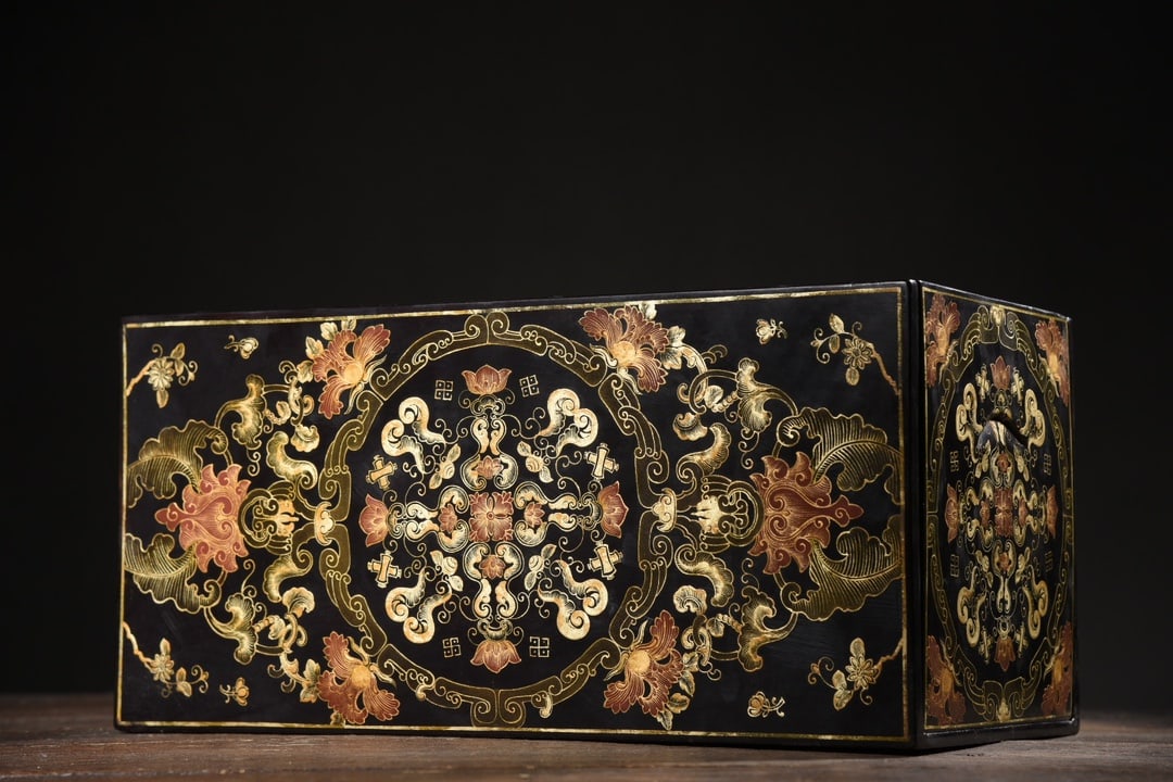A Rare Wooden Painted Gold Lacquerware Lotus Pattern Box with Cover (1 of 9)