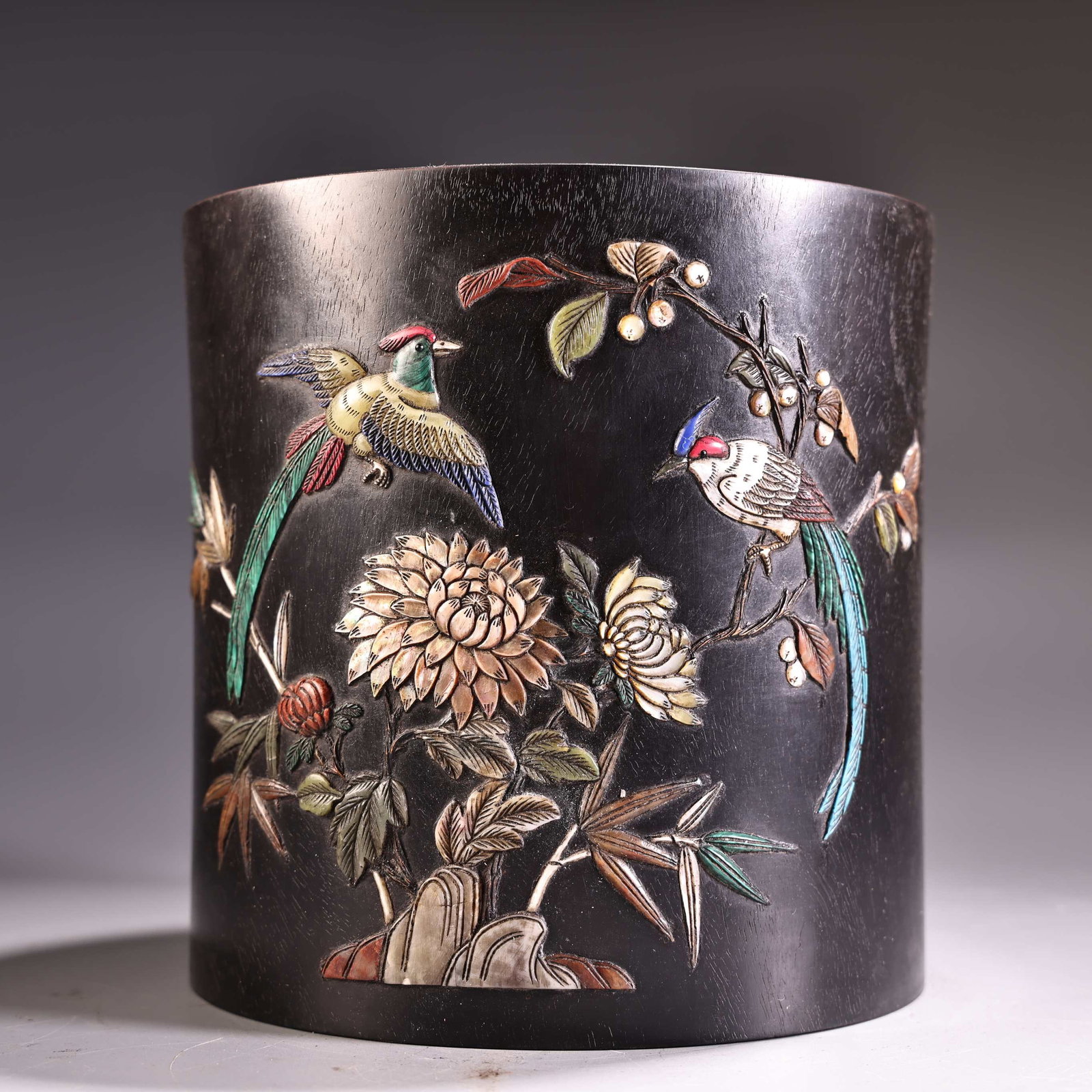 An Exquisite Zitanwood Flower and Bird Pattern Brush Pot,Inlaid Gems: An Exquisite Zitanwood Flower and Bird Pattern Brush Pot,Inlaid Gems,Qing Dynasty,China,Size:7.5in,Weight:2600g紫檀木花鸟纹笔筒，嵌百&