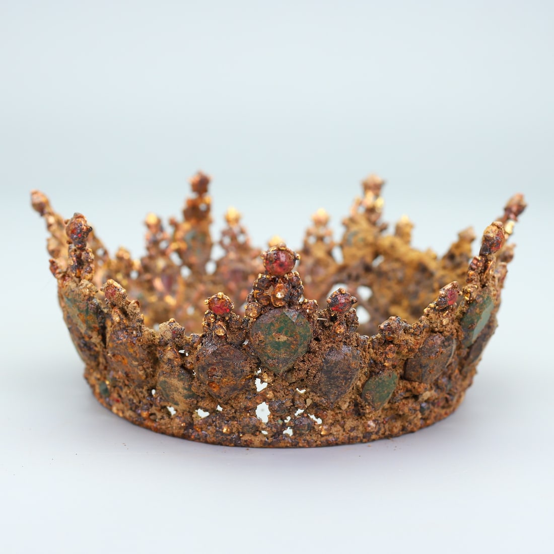 An Exquisite Filigree and Gilding Inlaid Gems Crown (1 of 10)