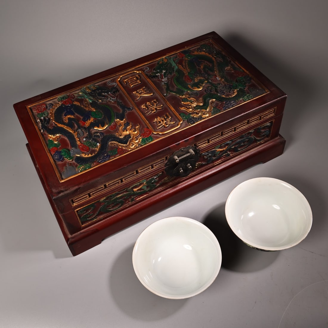 A Pair of Exquisite Famille-Rose Black Ground Lotus Pattern Bowls (1 of 12)
