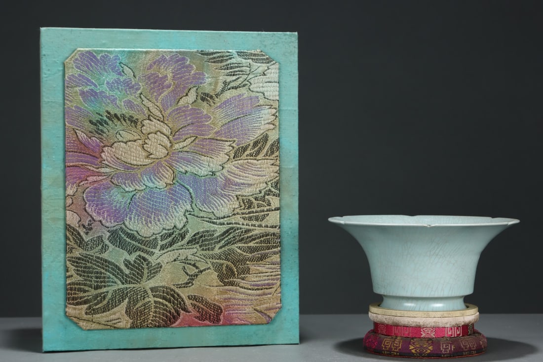 An Exquisite Ru yao Sky Blue Glazed Stem Bowl: An Exquisite Ru yao Sky Blue Glazed Stem Bowl,Song Dynasty, China,Size:3.5inx7.2in汝窑天青釉高足碗,中国宋代,Size:9cmx18.3cm