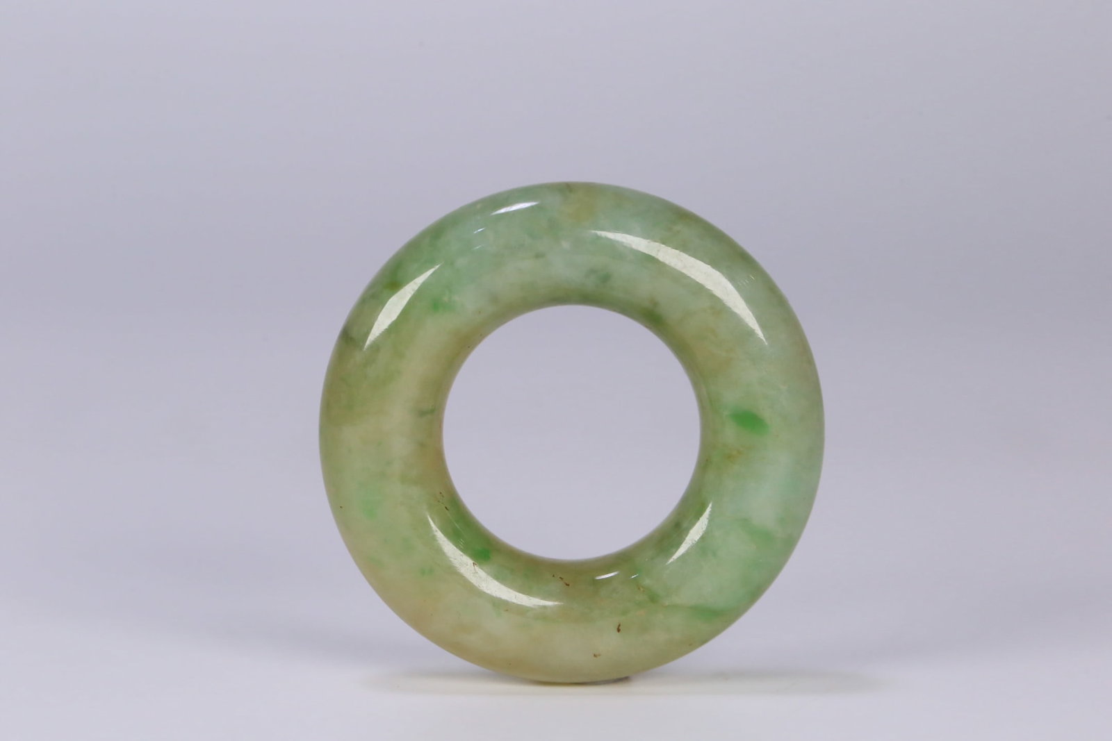 An Exquisite Jadeite Pendant: An Exquisite Jadeite Pendant,Qing Dynasty,China,Size:1.5inx0.4in,Weight:20.7g翡翠挂件,中国清代,Size:3.8cmx0.9cm,Weight:20.7g