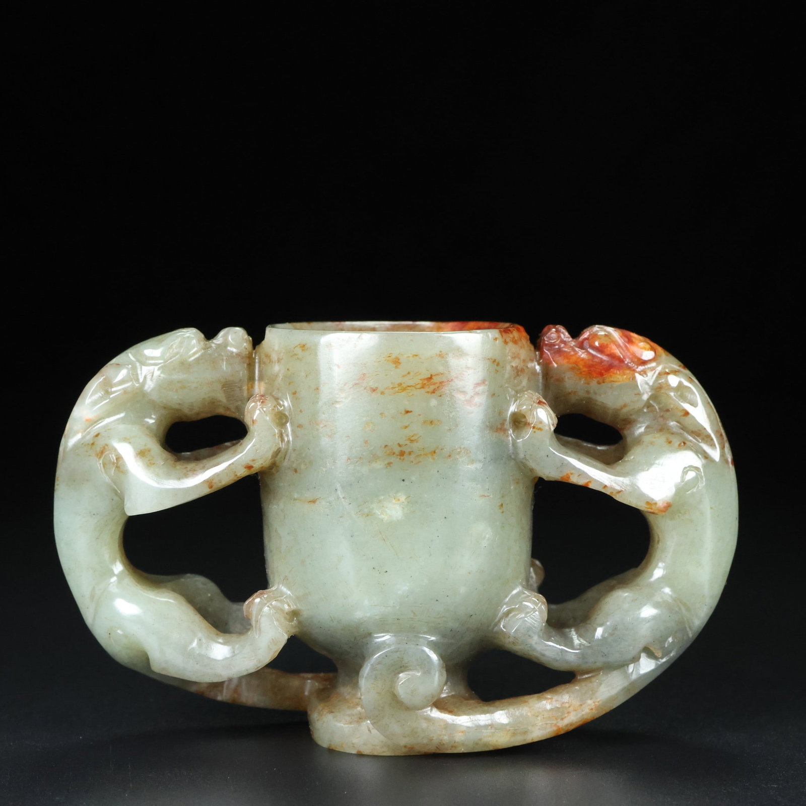 An Exquisite White Jade Beast-Ears Cup: An Exquisite White Jade Beast-Ears Cup,Qing Dynasty,China,Size:3.5inx2.2inx1.6in,Weight:132g白玉兽耳杯,中国清代,Size:9cmx5.5cmx4cm,Weight:132g