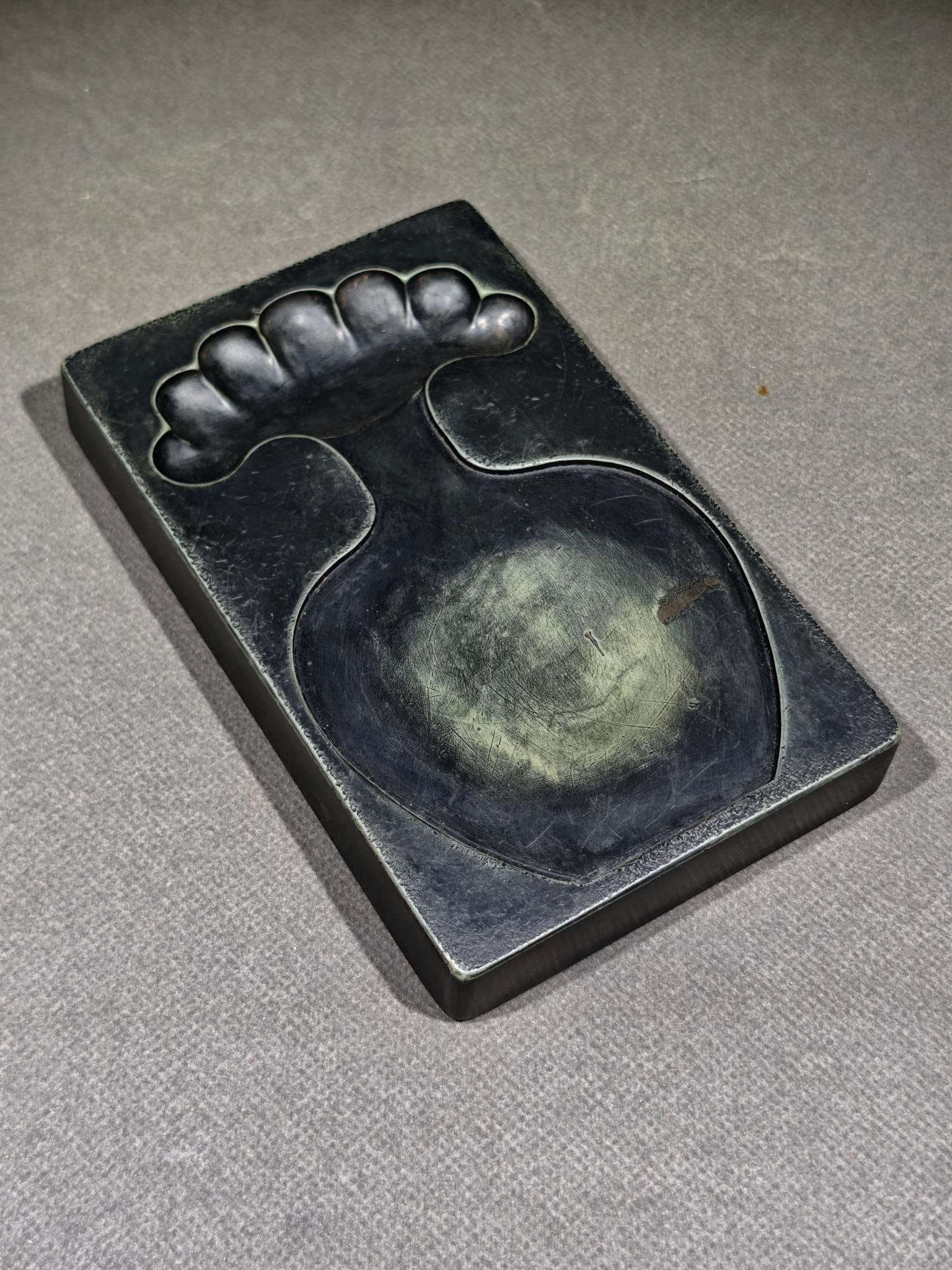 An Exquisite Vase Pattern Inkstone,With Poem: An Exquisite Vase Pattern Inkstone,With Poem,Qing Dynasty,China,Zhao Yi Mark,Size:5.9inx3.7inx0.8in瓶纹砚台,带诗文,中国清代,赵&#