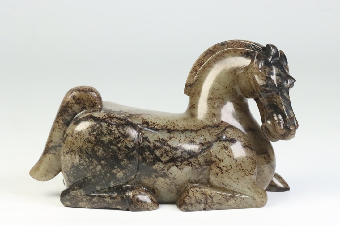 An Exquisite White Jade Horse Ornament: An Exquisite White Jade Horse Ornament,Qing Dynasty,China,Size:7.4inx3.1inx4.5in白玉马摆件,中国清代,Size:18.7cmx7.9cmx11.5cm