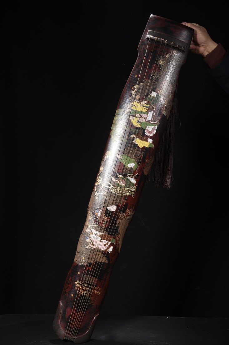 A Huge Wooden Lacquerware Painted Gold Character and Story Pattern Guqin,With Poem: A Huge Wooden Lacquerware Painted Gold Character and Story Pattern Guqin,With Poem,Qing Dynasty,China,Size:3.5inx47.2inx7.3in,Weight:2385g木胎漆器描金人୰