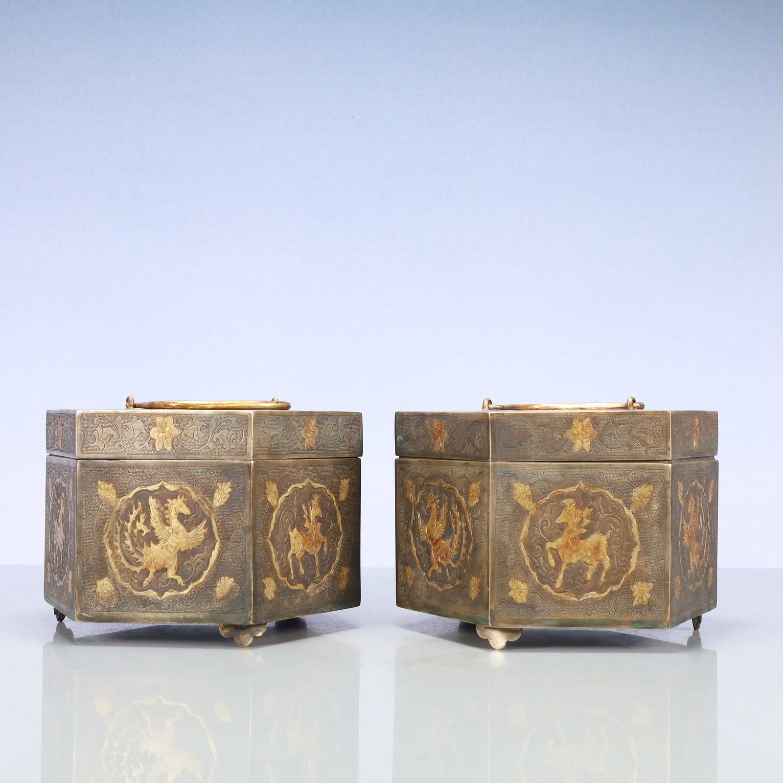 A Exquisite A pair of Gilt Silver Lotus Pattern Auspicious Beast Pattern Box: A Exquisite A pair of Gilt Silver Lotus Pattern Auspicious Beast Pattern Box Tang Dynasty, China Size:7.7inx8.7in Weight:4700g一对银鎏金缠枝莲纹&#