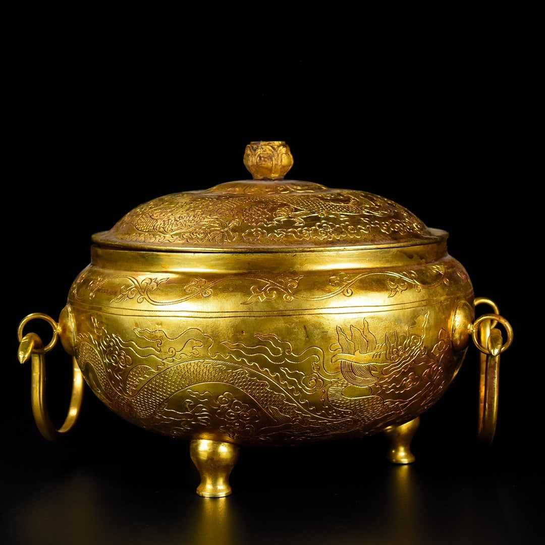 An Exquisite Gilt Silver Auspicious Cloud and Dragon Pattern Tripod Jar with Cover: An Exquisite Gilt Silver Auspicious Cloud and Dragon Pattern Tripod Jar with Cover,Tang Dynasty,China,Zhenguan Four-character Mark,Size:5.1inx7.1in,Weight:747g铜镀金祥云&