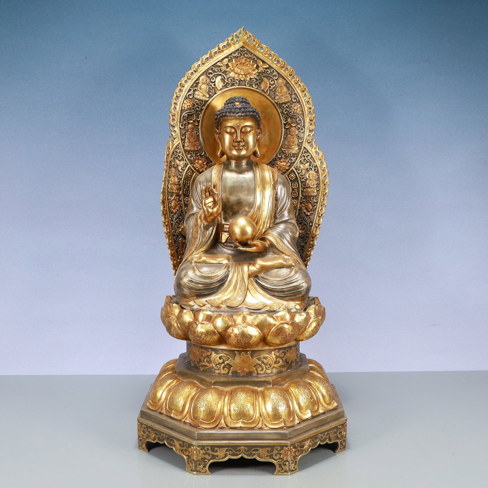 A Exquisite Gilt Silver Statue of Sakyamuni: A Exquisite Gilt Silver Statue of Sakyamuni Tang Dynasty, China Zhenguan Four-character Mark Size:13.4inx25.6in Weight:21000g铜鎏金银如来 中国唐&#