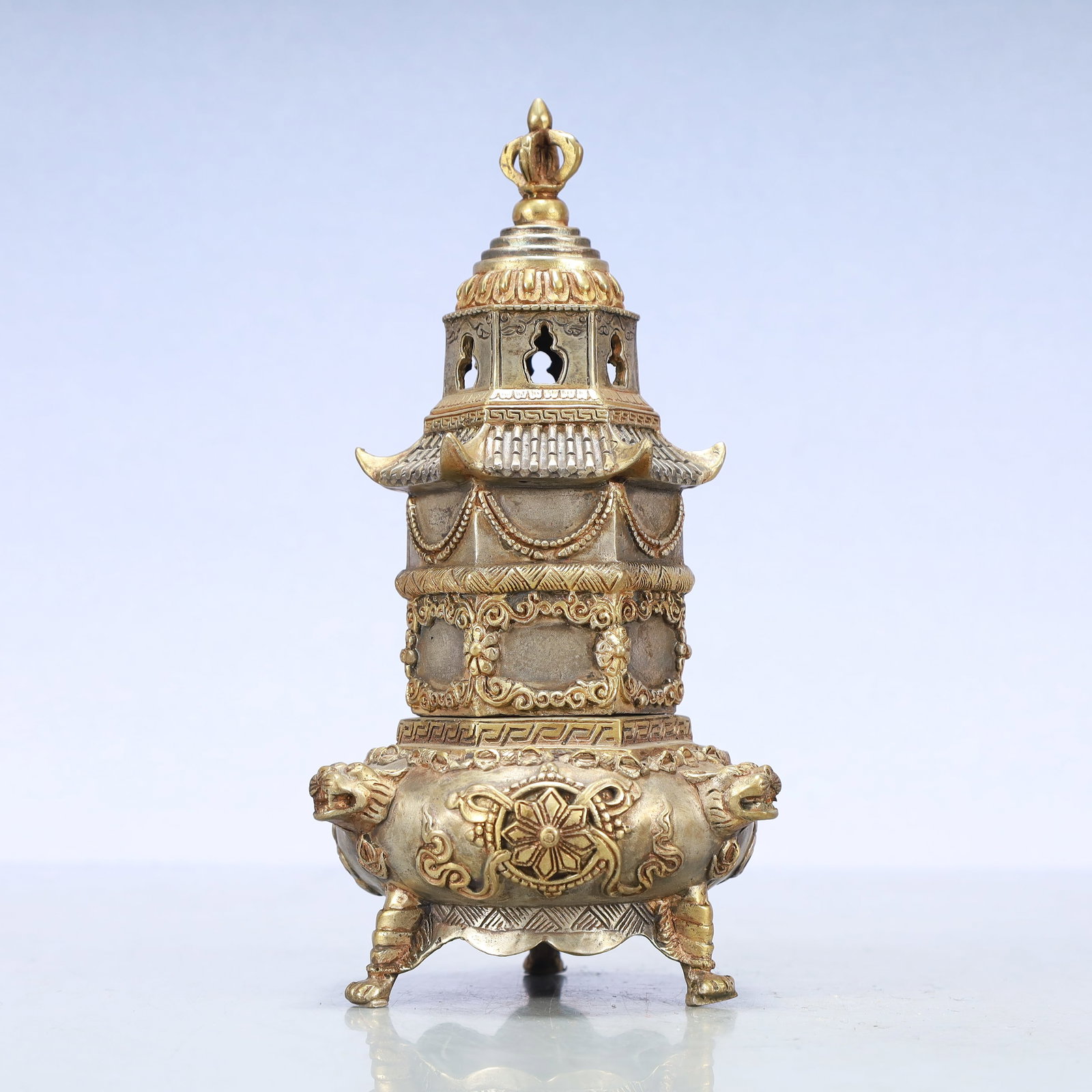 A Exquisite Gilt Silver Tripod Censer: A Exquisite Gilt Silver Tripod Censer Tang Dynasty, China Size:4.5inx8.5in Weight:700g铜鎏金银三足香炉 中国唐代 Size:11.5cmx21.5