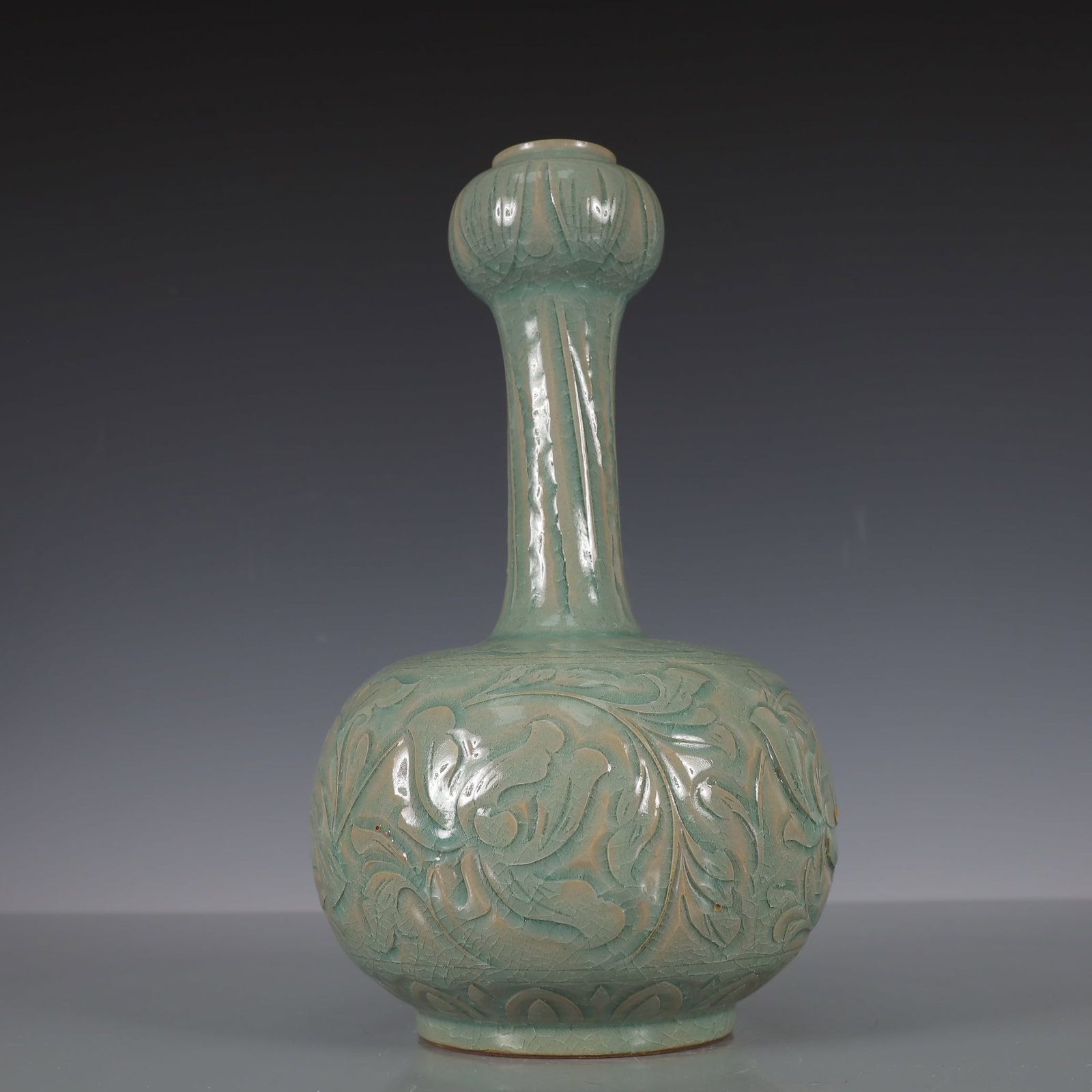A Exquisite Yao zhou yao Flower Pattern Vase: A Exquisite Yao zhou yao Flower Pattern Vase Song Dynasty, China Size:5.9inx5.9inx10.6in Weight:1500g耀州窑花卉纹瓶 中国宋代 Size:15cm