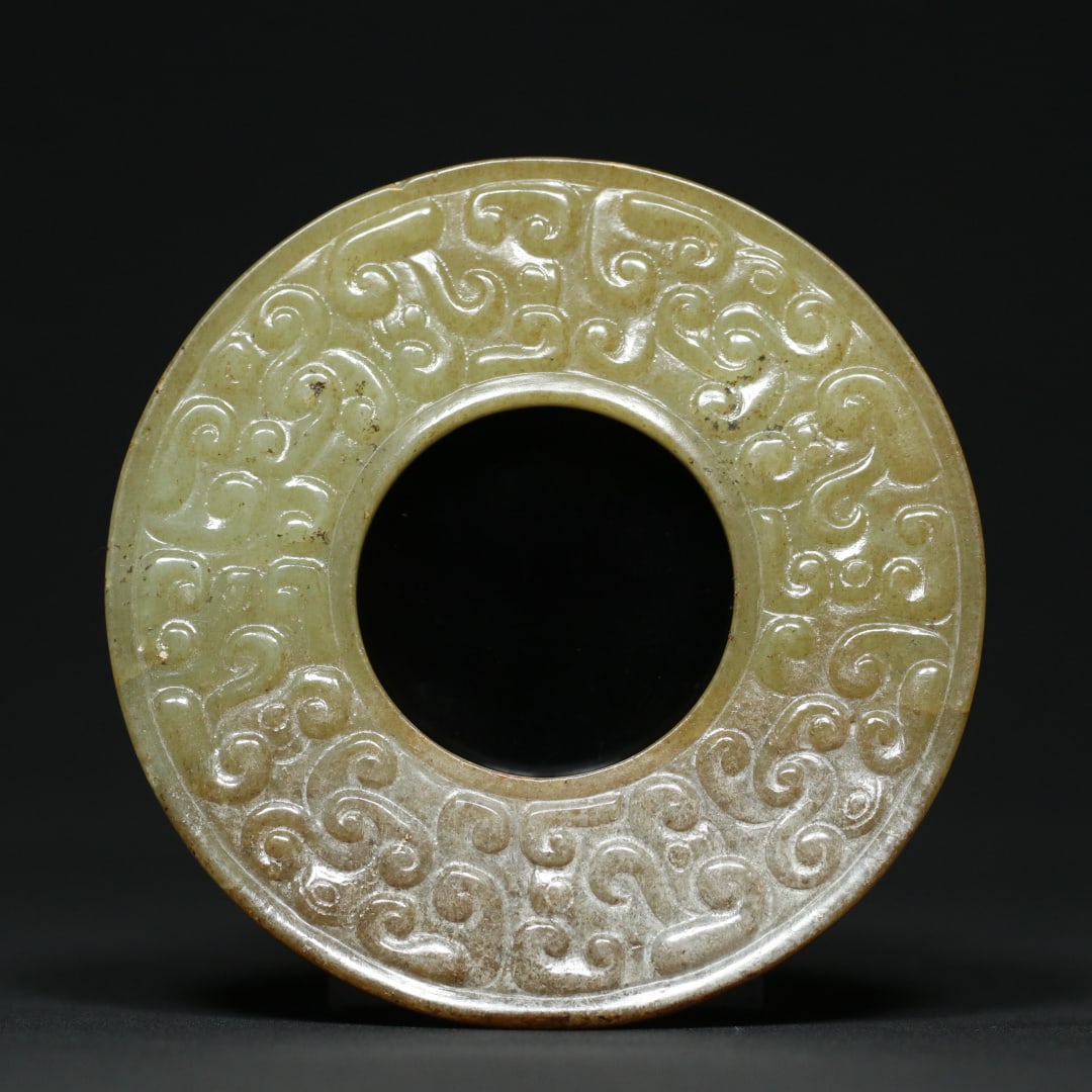 An Exquisite White Jade Dragon Pattern Pendant: An Exquisite White Jade Dragon Pattern Pendant,Han Dynasty,China,Size:3.1inx0.2in,Weight:52.7g白玉龙纹挂件,中国汉代,Size:8cmx0.5cm,Weight:52