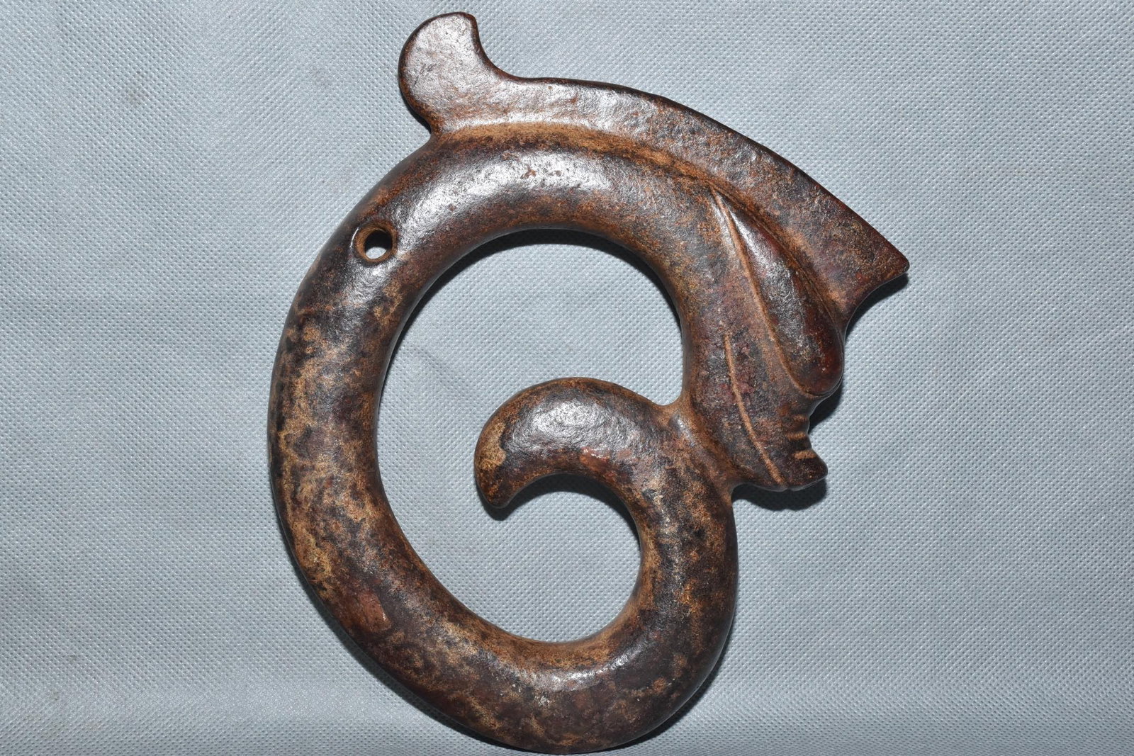 An Exquisite Hemo Jade Pig-Dragon Pendant: An Exquisite Hemo Jade Pig-Dragon Pendant,Hongshan Culture,Size:6.7inx8.1in,Weight:850g河磨玉猪龙挂件,红山文化,Size:17cmx20.5cm,Weight