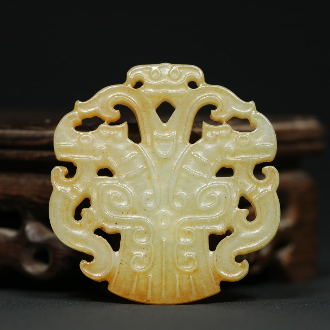 An Exquisite White Jade Dragon Pattern Pendant - 2